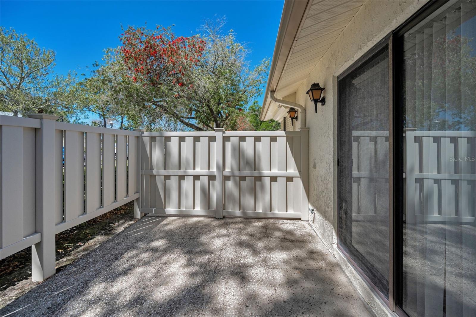 Listing photo id 6 for 1333 Shady Pine Way F