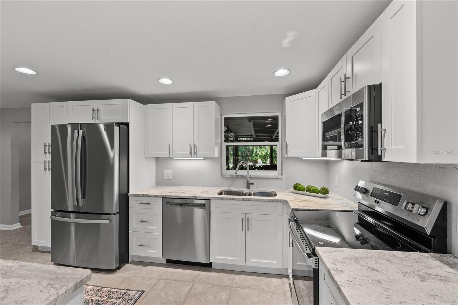 Image 6 of 38 For 8136 Honeybee Lane