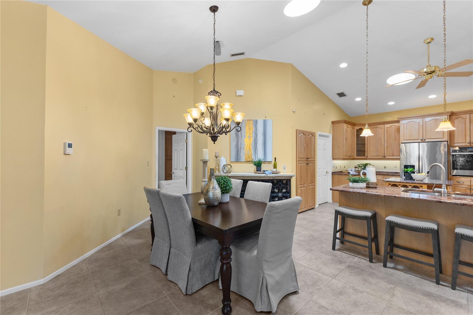 Listing photo id 10 for 4964 Edgewater Lane