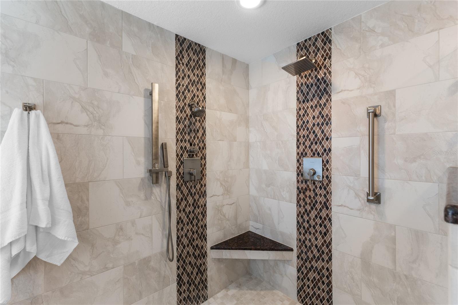 Listing photo id 22 for 4964 Edgewater Lane