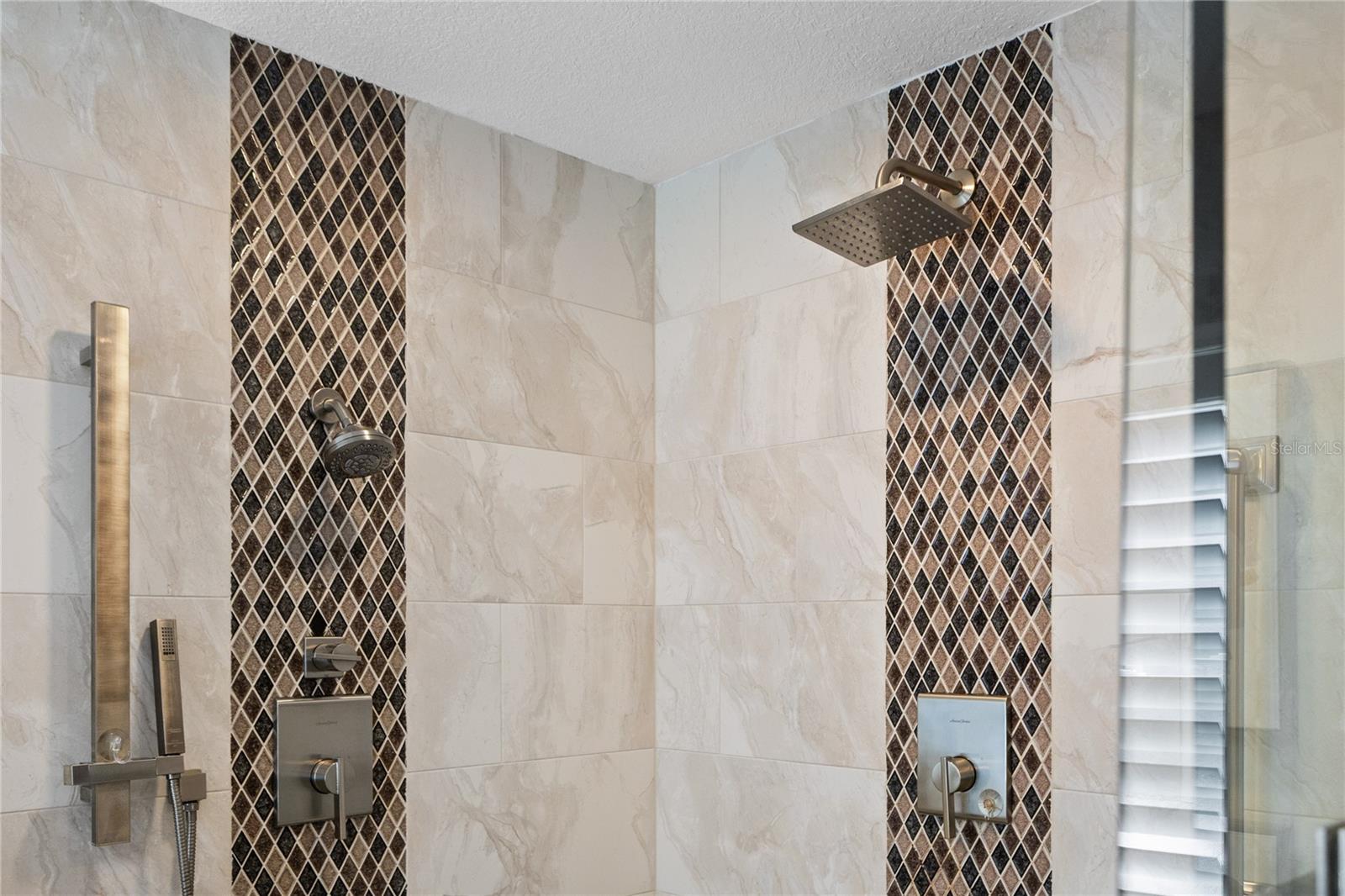 Listing photo id 23 for 4964 Edgewater Lane