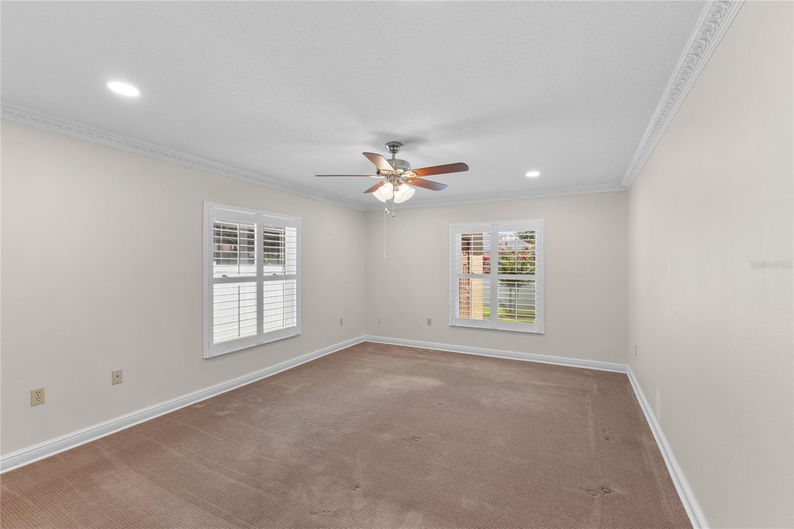 Listing photo id 26 for 4964 Edgewater Lane