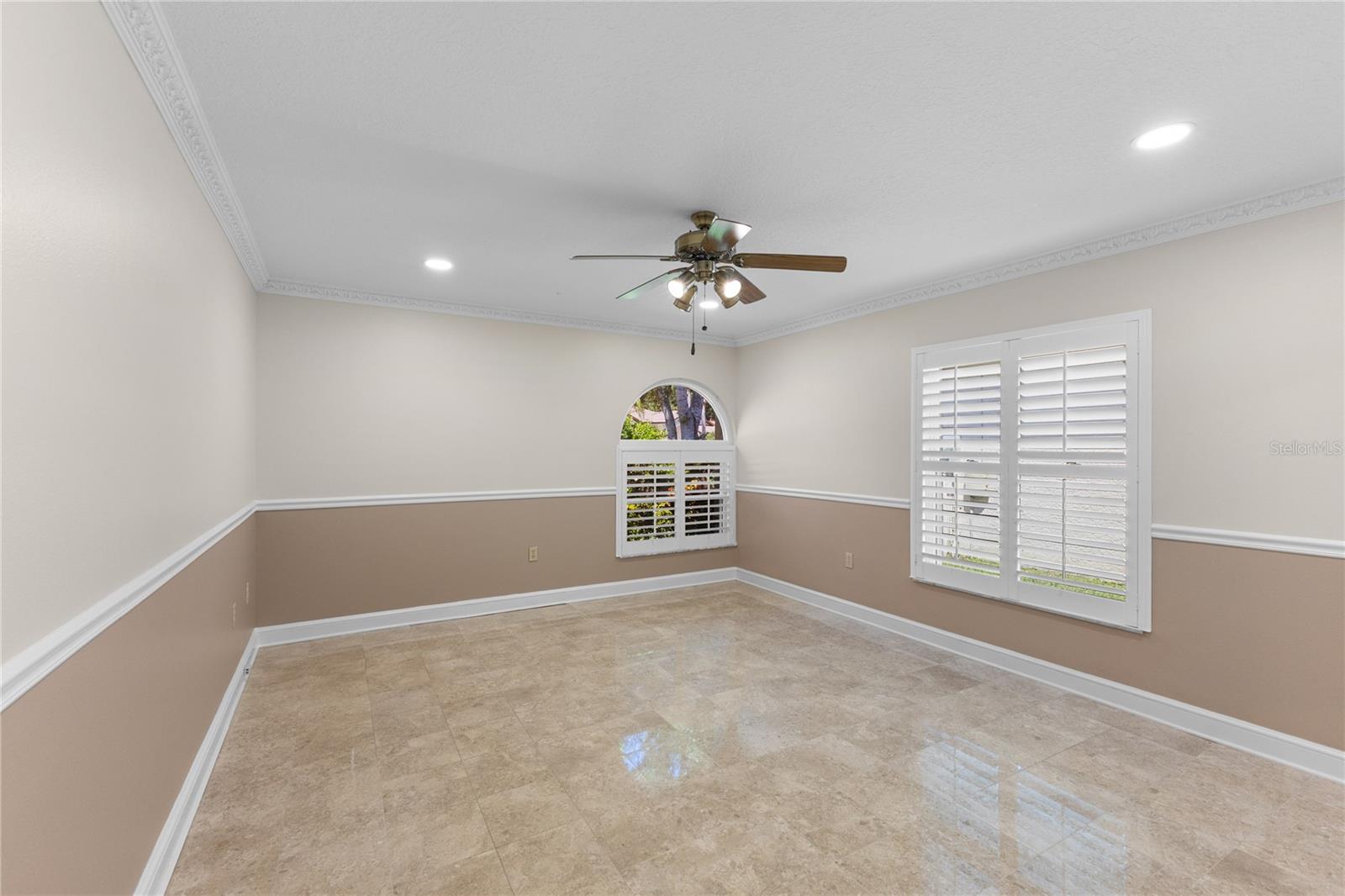 Listing photo id 28 for 4964 Edgewater Lane