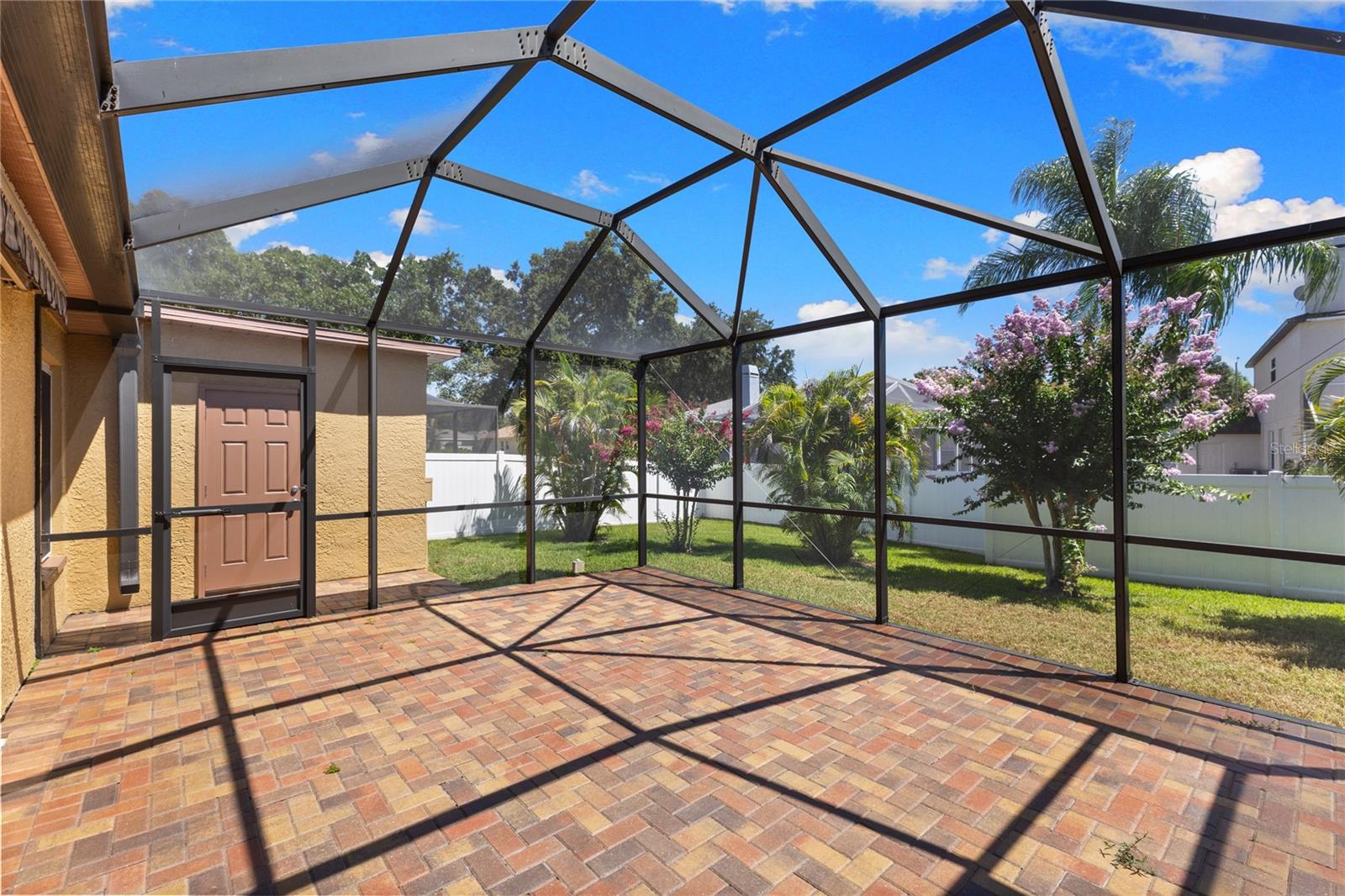 Listing photo id 29 for 4964 Edgewater Lane