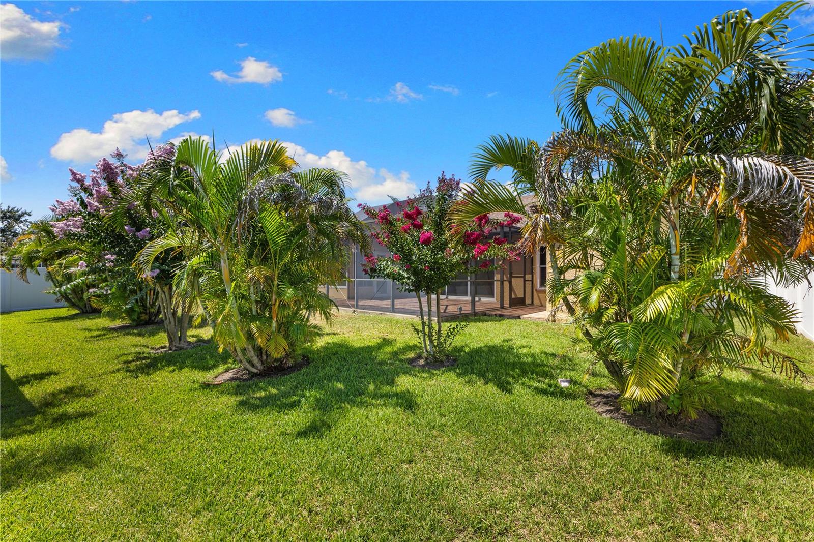 Listing photo id 31 for 4964 Edgewater Lane