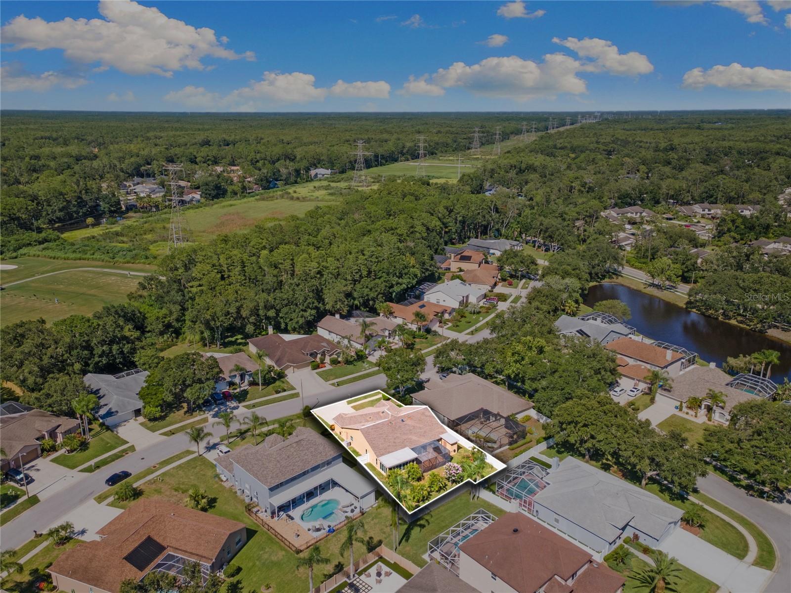 Listing photo id 35 for 4964 Edgewater Lane