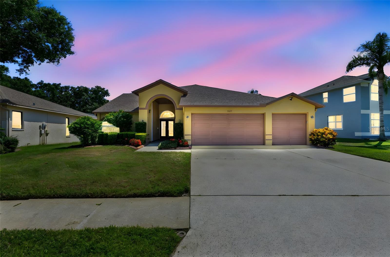 Listing photo id 4 for 4964 Edgewater Lane