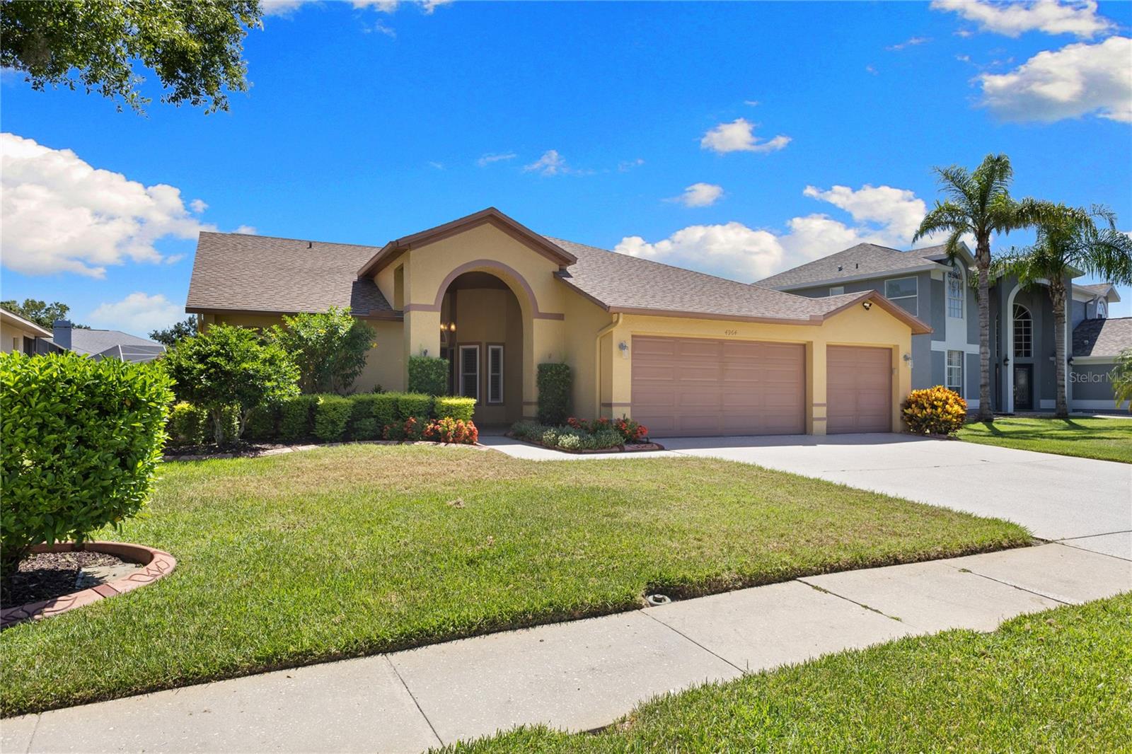Listing photo id 5 for 4964 Edgewater Lane