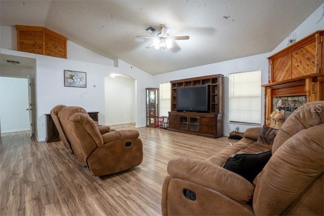 Image 33 of 95 For 4586 Cr 696  