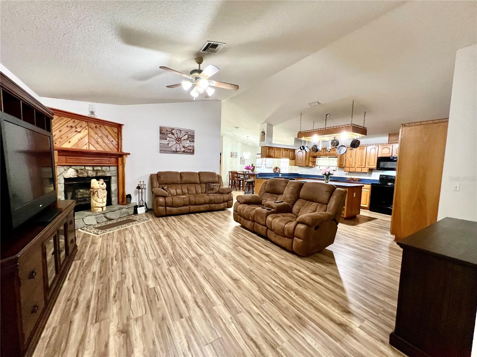 Image 4 of 95 For 4586 Cr 696  
