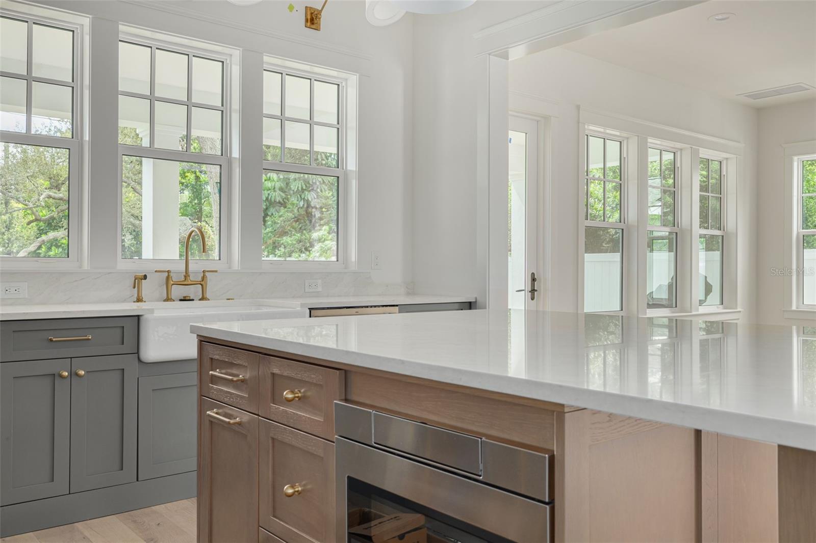 Image 11 of 44 For 235 24th Avenue Se