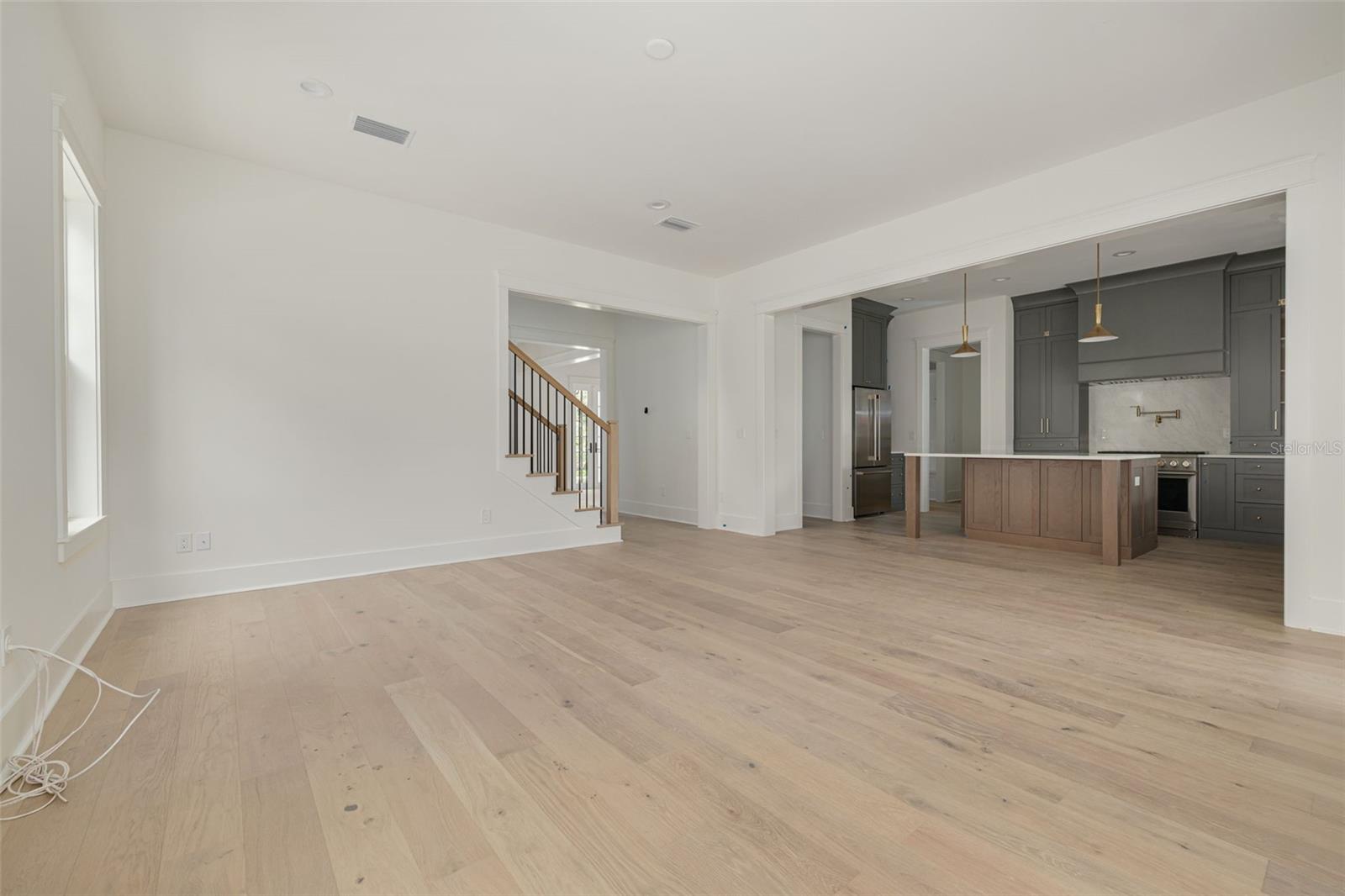 Image 14 of 44 For 235 24th Avenue Se