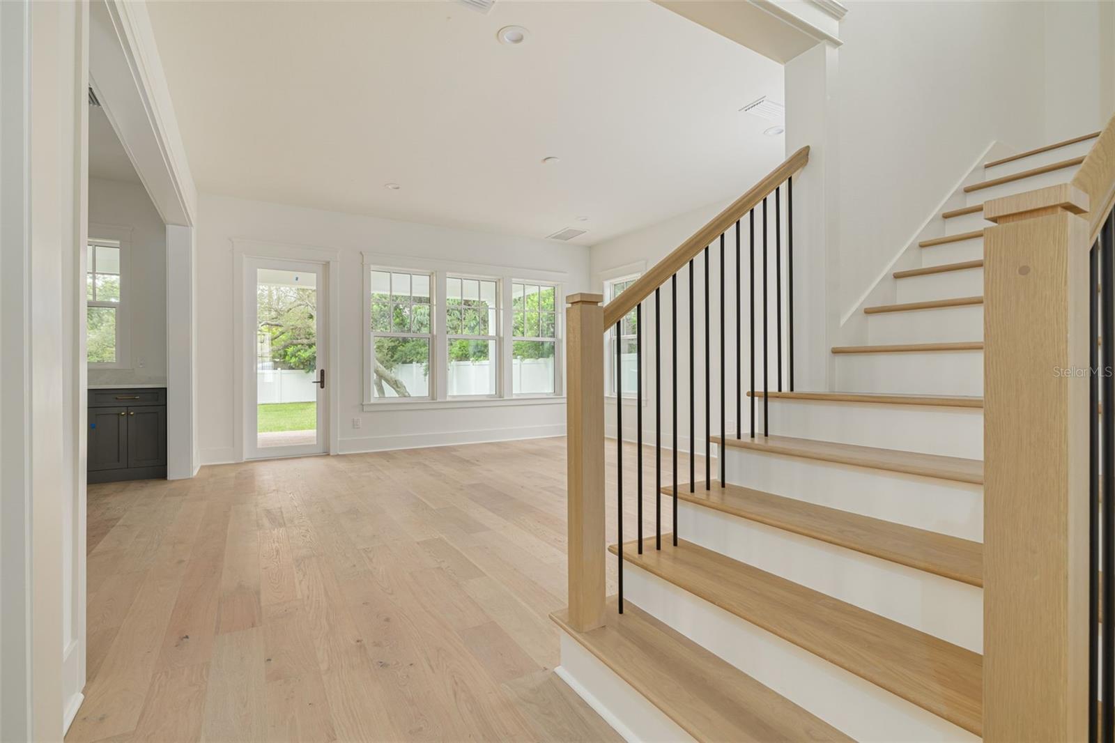 Image 15 of 44 For 235 24th Avenue Se