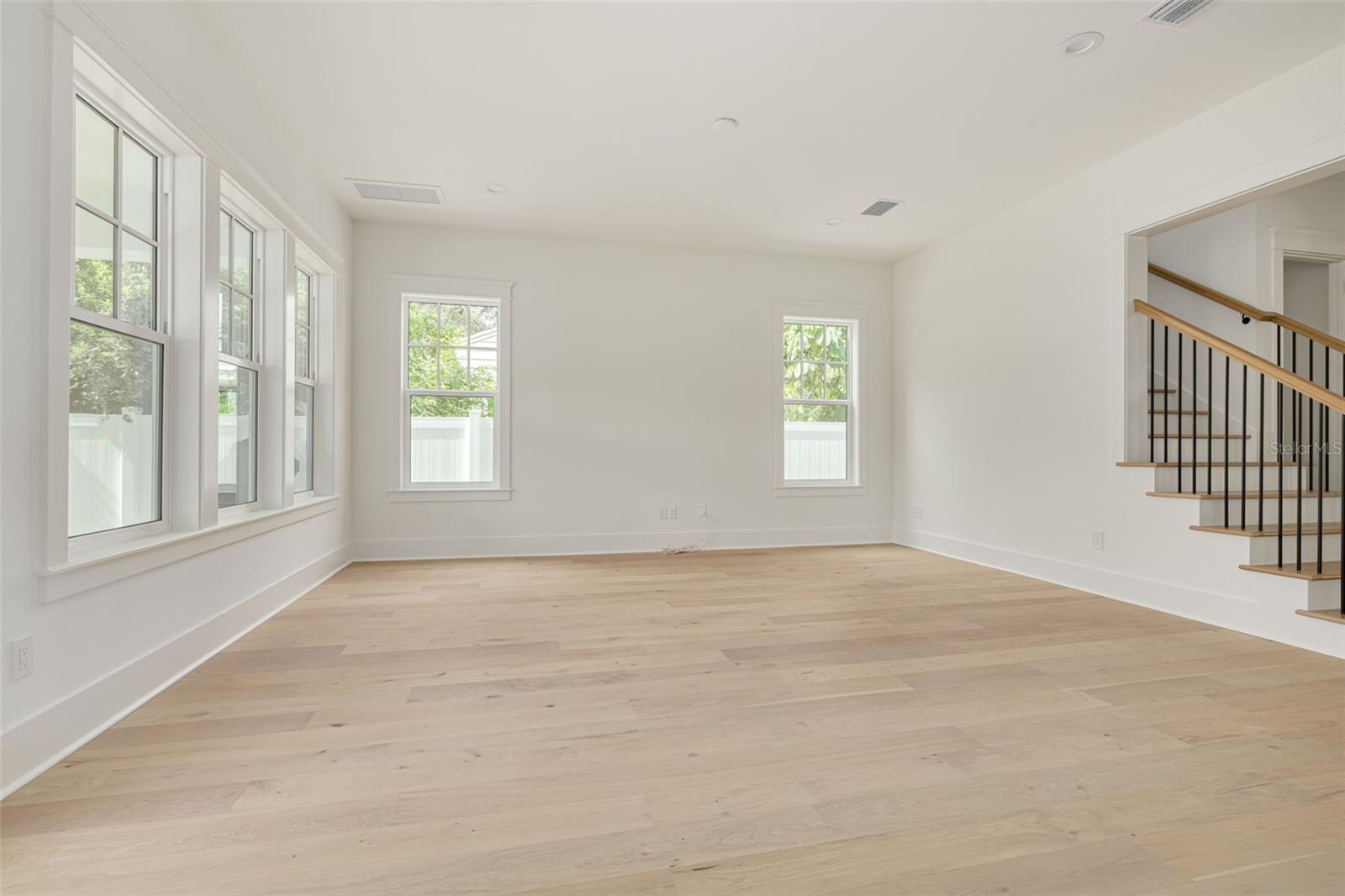 Image 16 of 44 For 235 24th Avenue Se