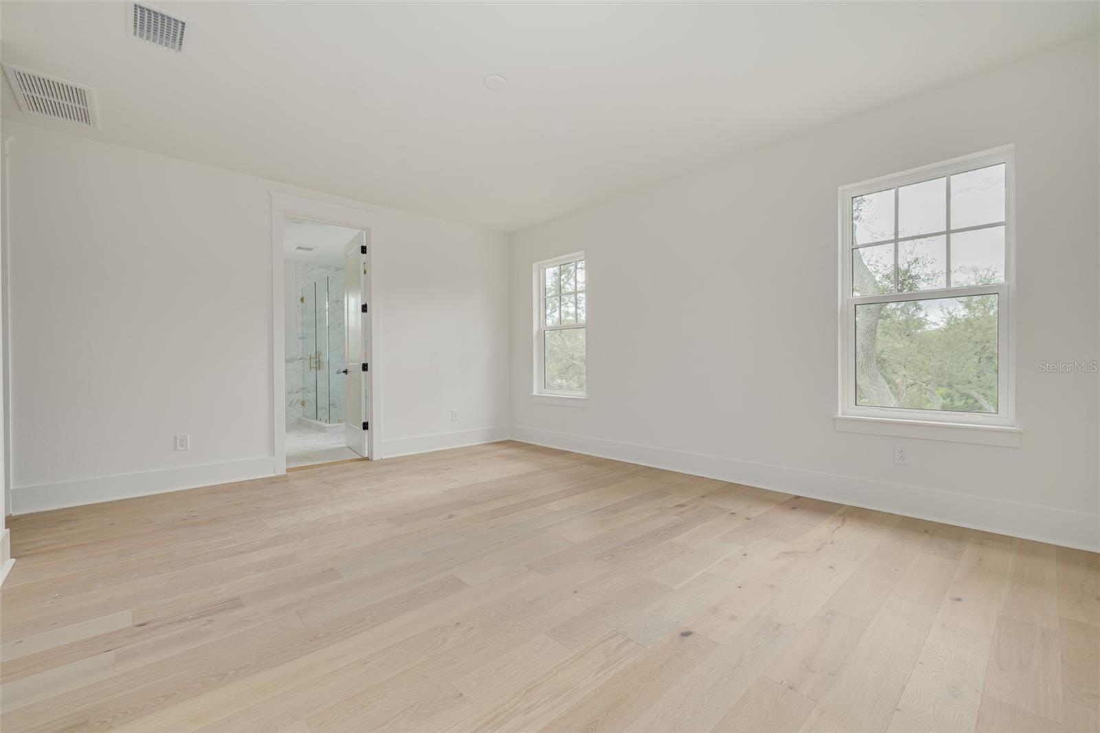 Image 21 of 44 For 235 24th Avenue Se