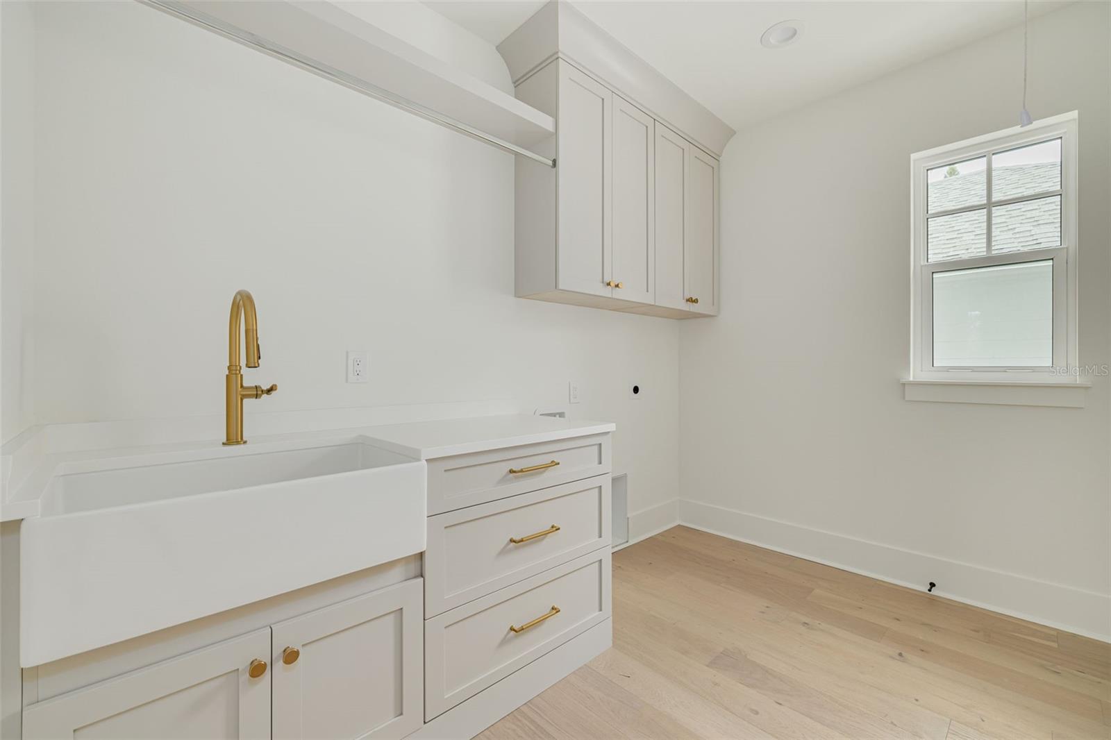 Image 32 of 44 For 235 24th Avenue Se