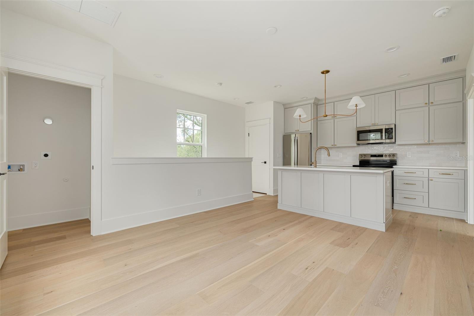 Image 33 of 44 For 235 24th Avenue Se