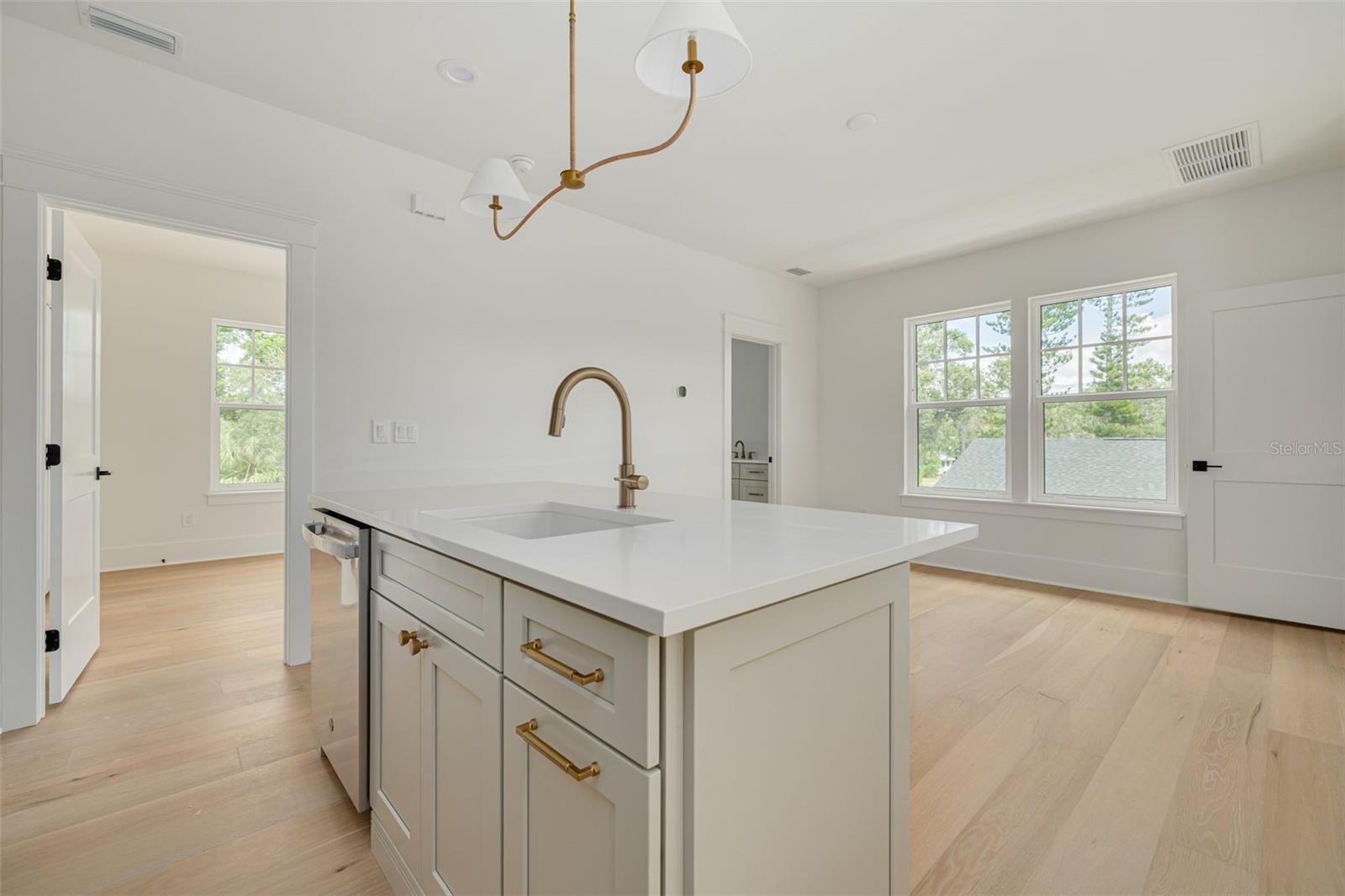Image 34 of 44 For 235 24th Avenue Se