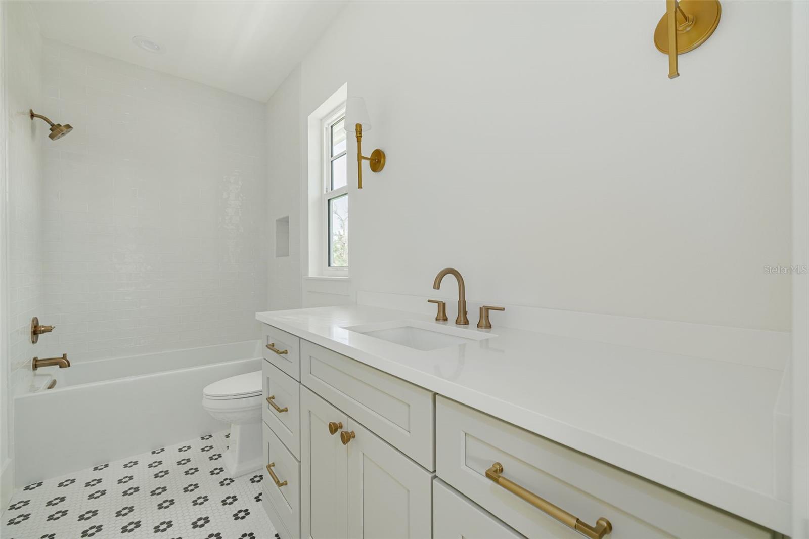 Image 36 of 44 For 235 24th Avenue Se