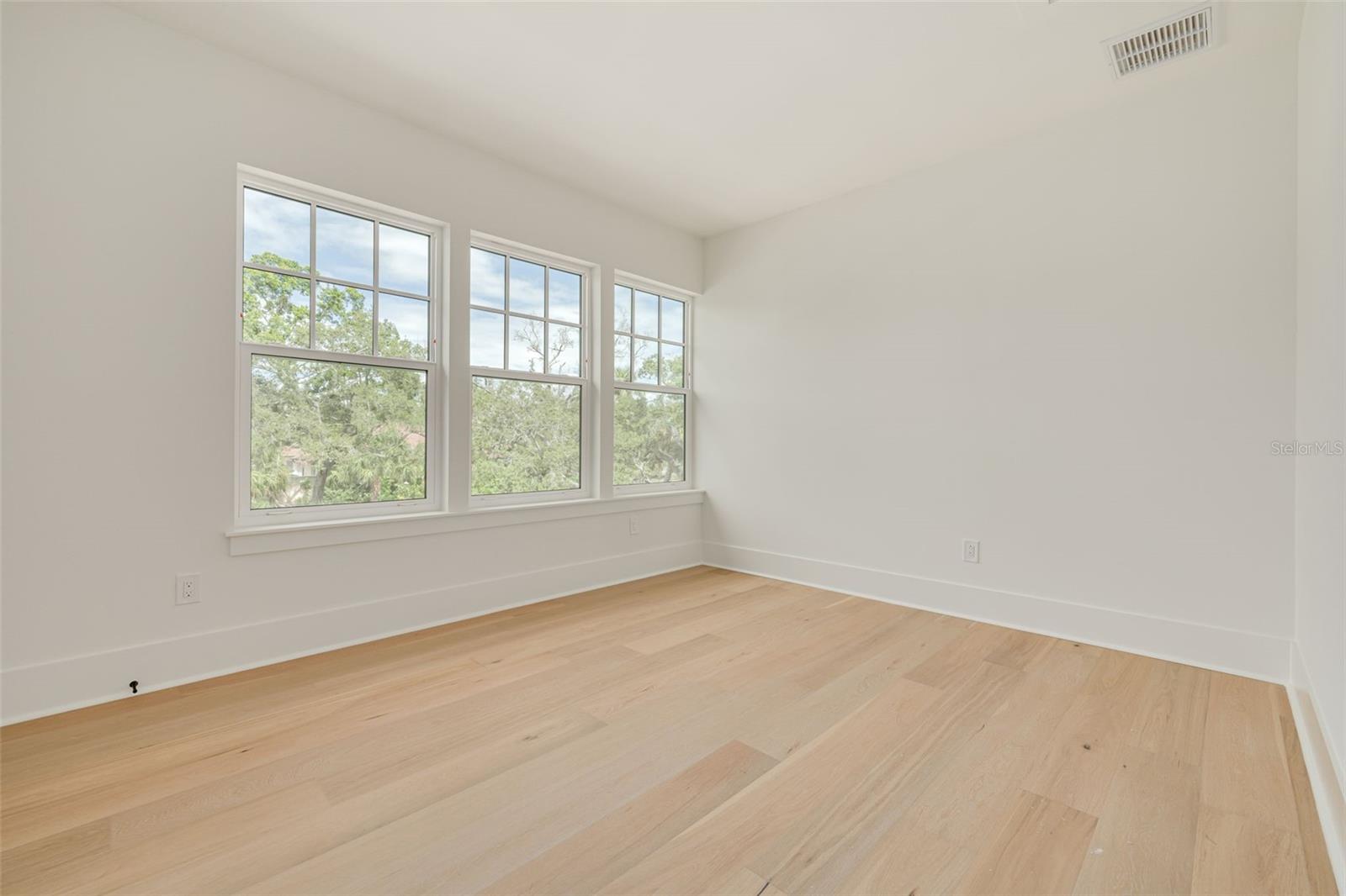 Image 37 of 44 For 235 24th Avenue Se