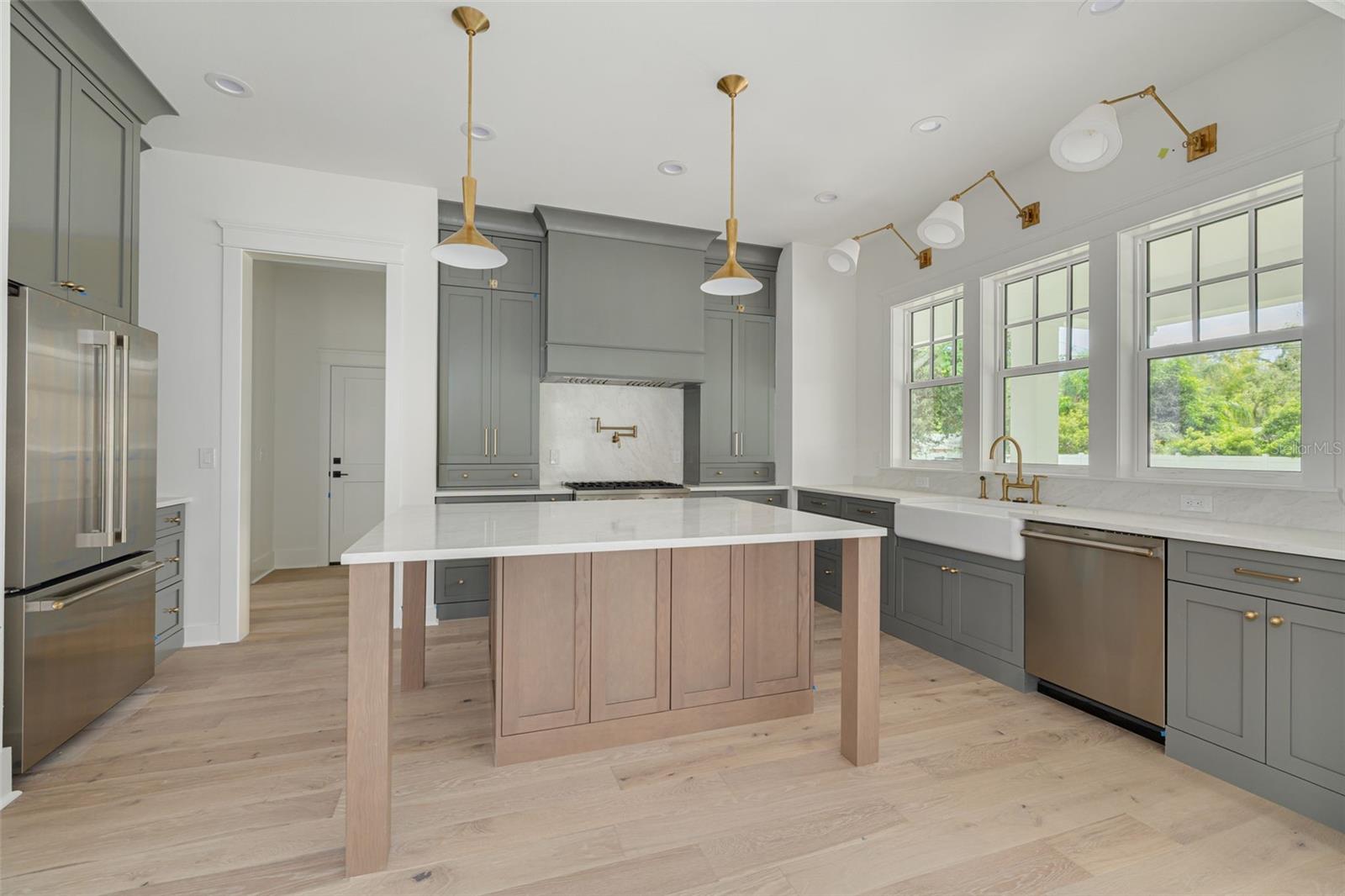 Image 9 of 44 For 235 24th Avenue Se