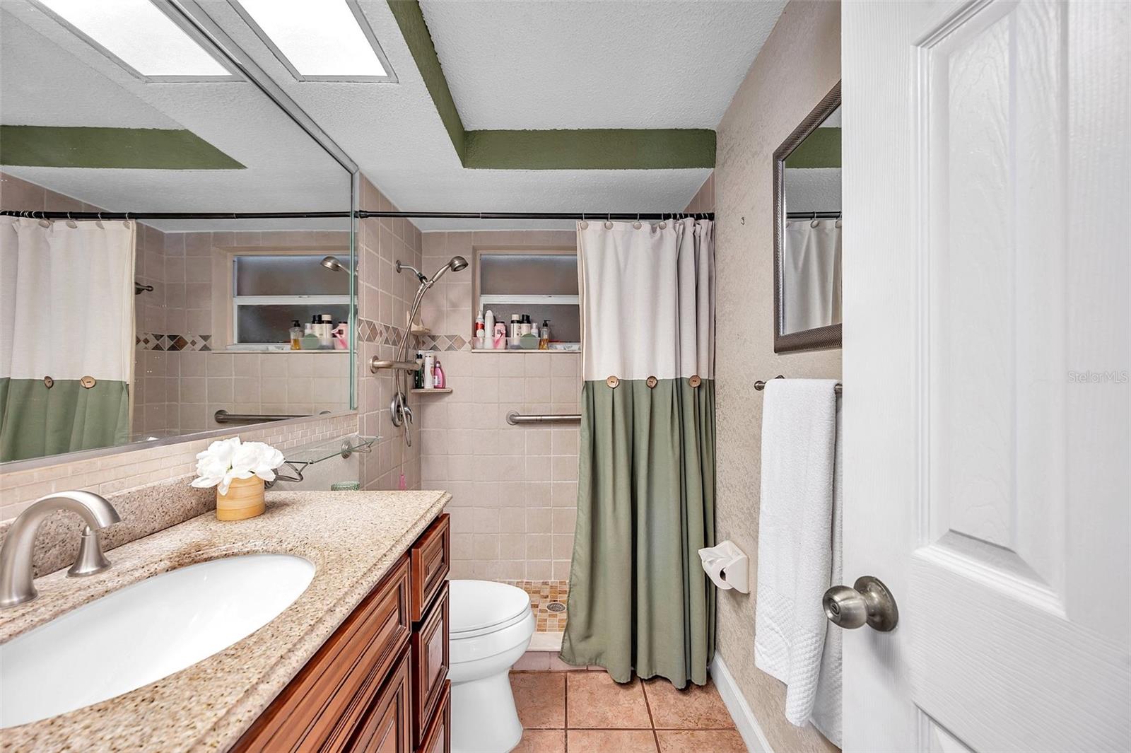 Listing photo id 10 for 10035 Cherry Creek Lane