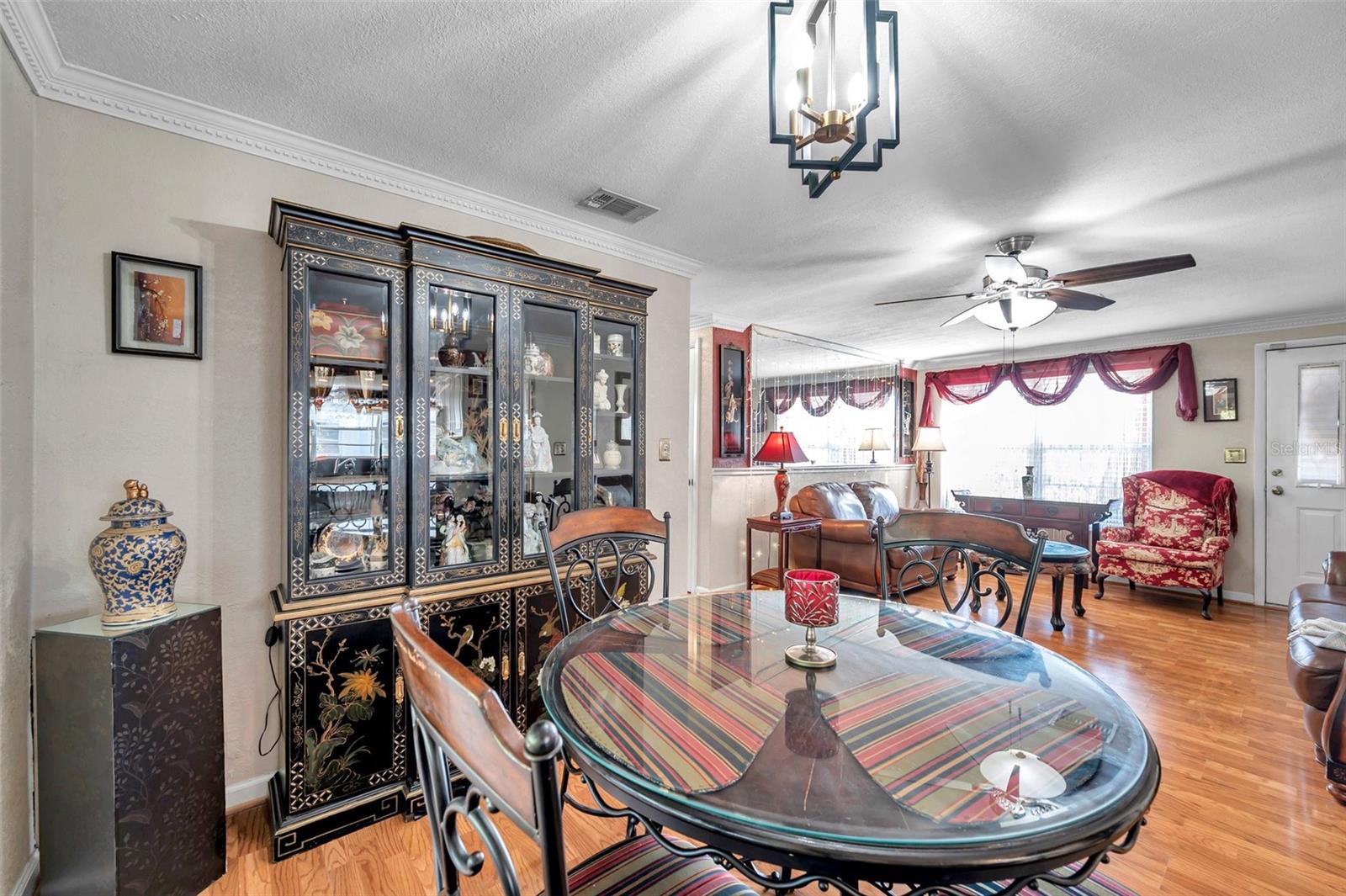 Listing photo id 13 for 10035 Cherry Creek Lane