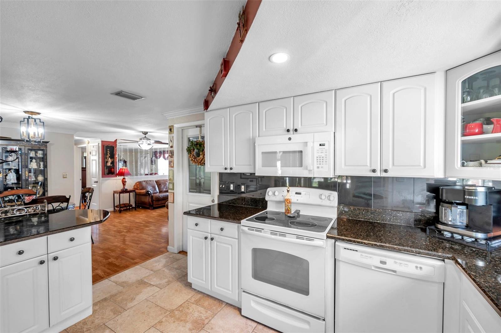 Listing photo id 15 for 10035 Cherry Creek Lane