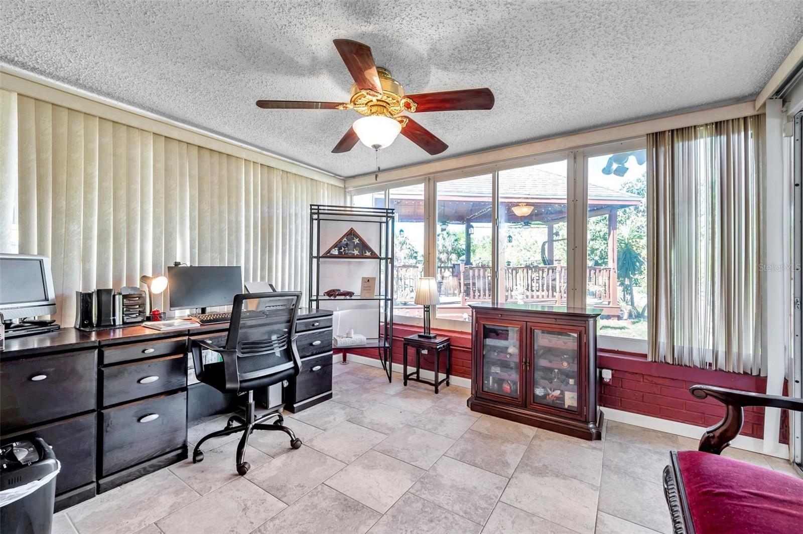 Listing photo id 20 for 10035 Cherry Creek Lane