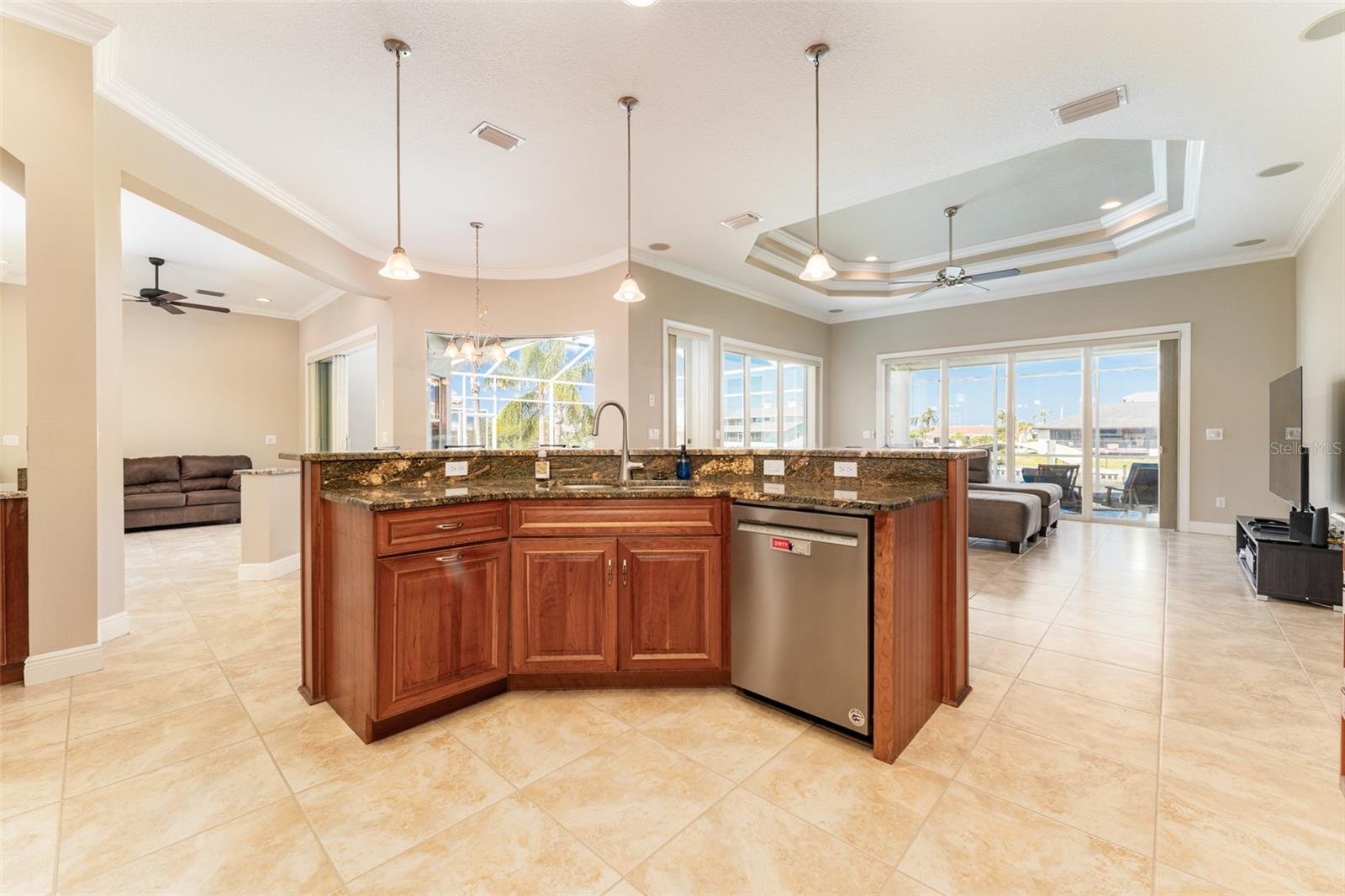 Listing photo id 16 for 819 Birdie Way