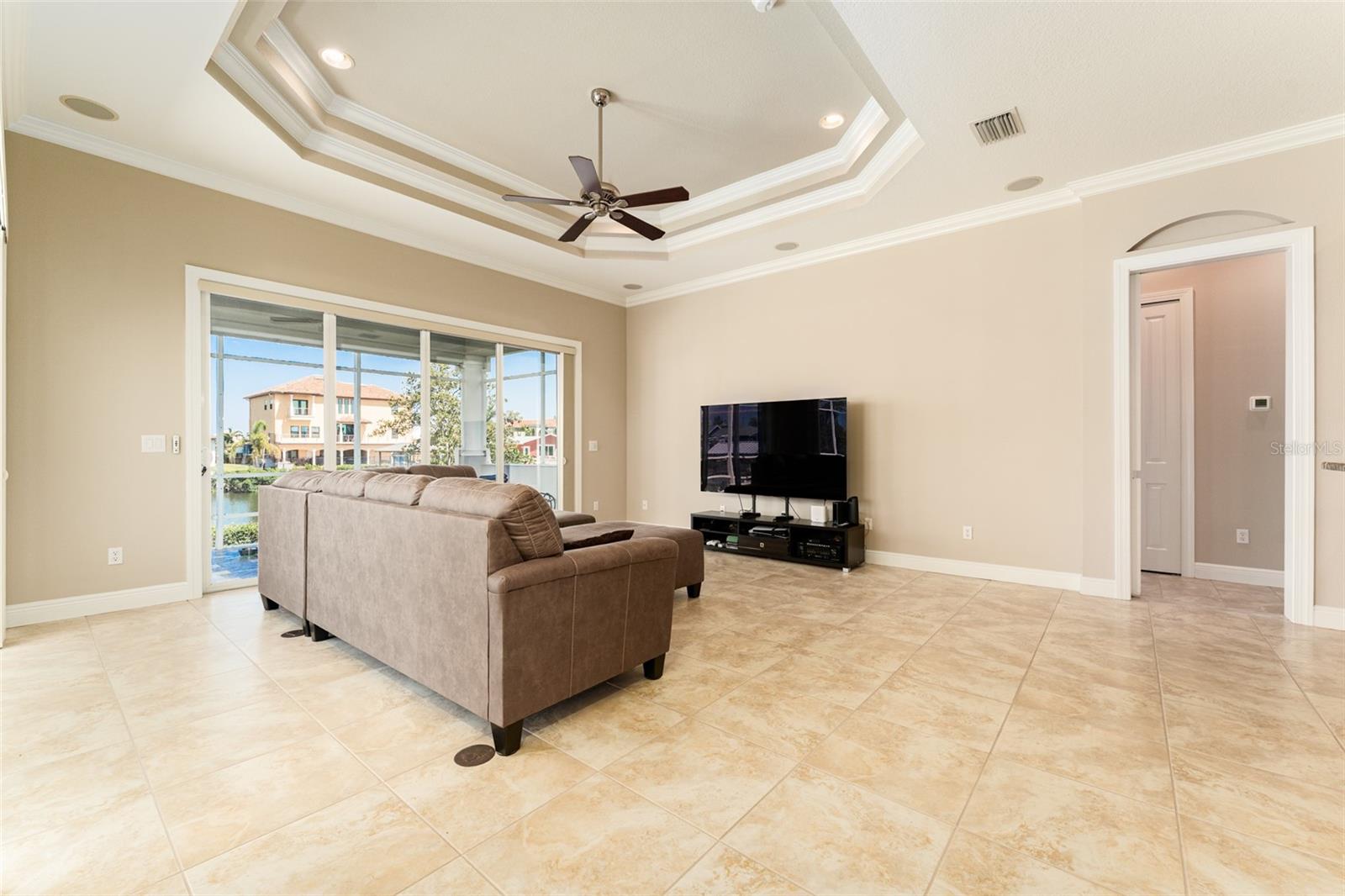Listing photo id 23 for 819 Birdie Way