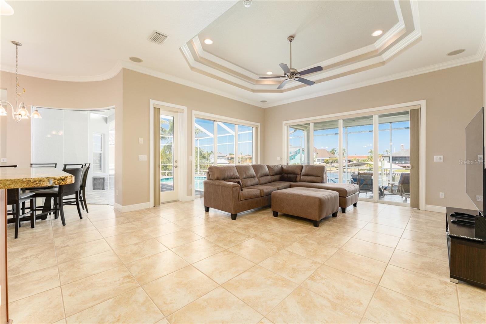 Listing photo id 1 for 819 Birdie Way