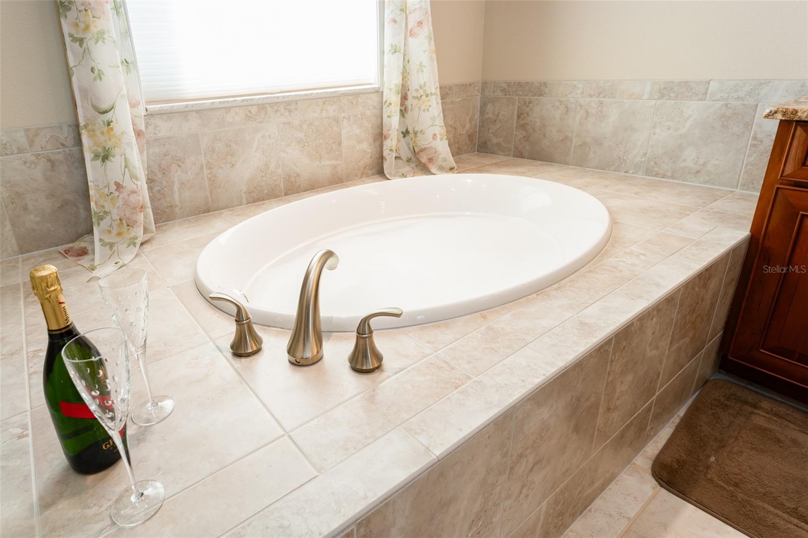 Listing photo id 30 for 819 Birdie Way