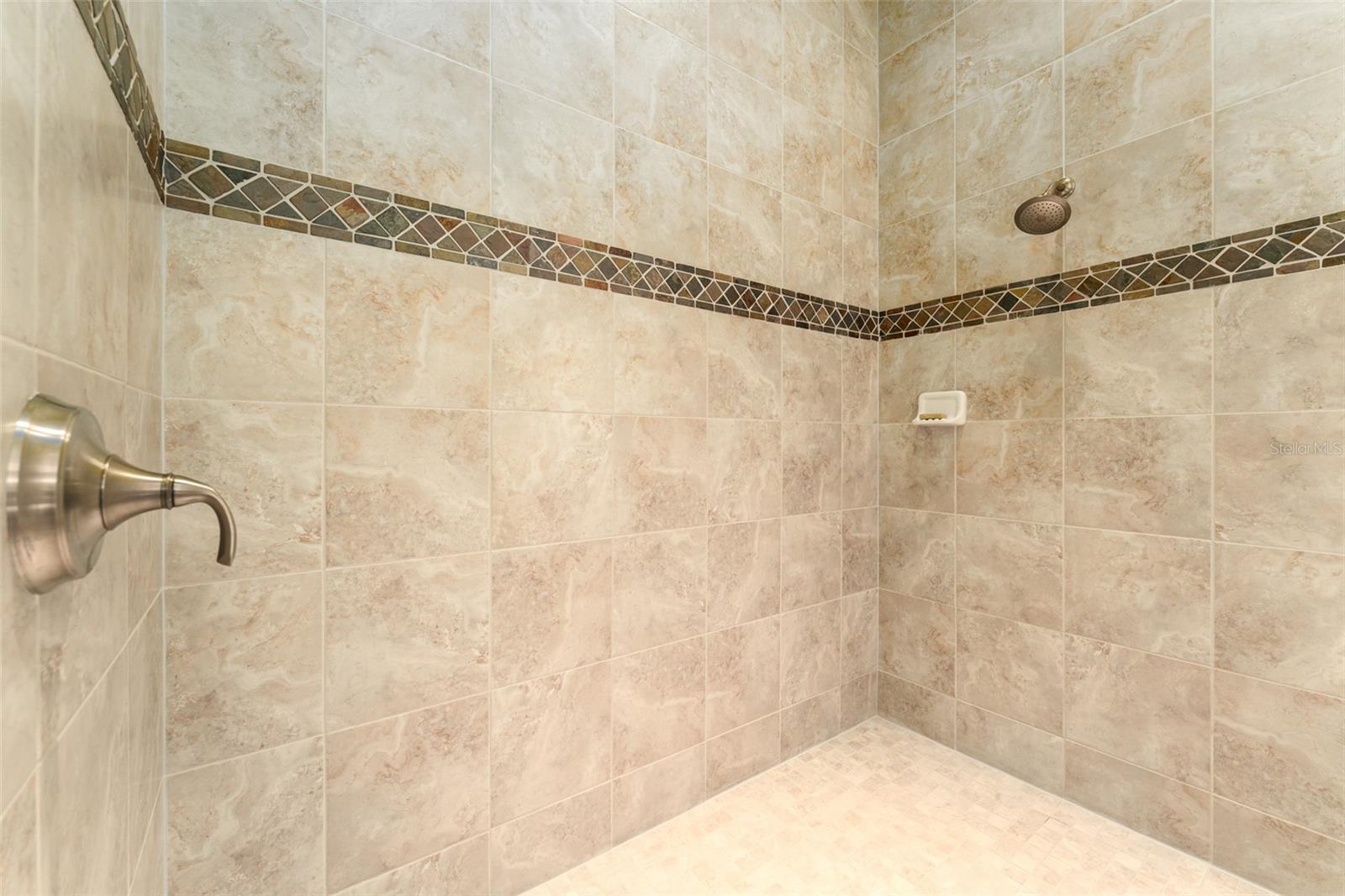 Listing photo id 31 for 819 Birdie Way