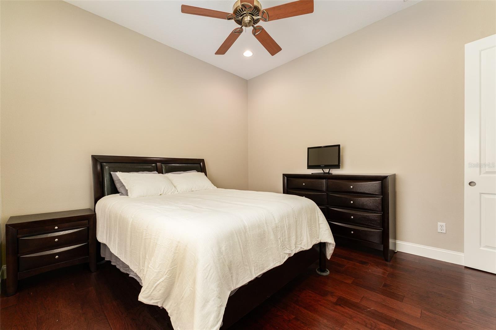 Listing photo id 33 for 819 Birdie Way