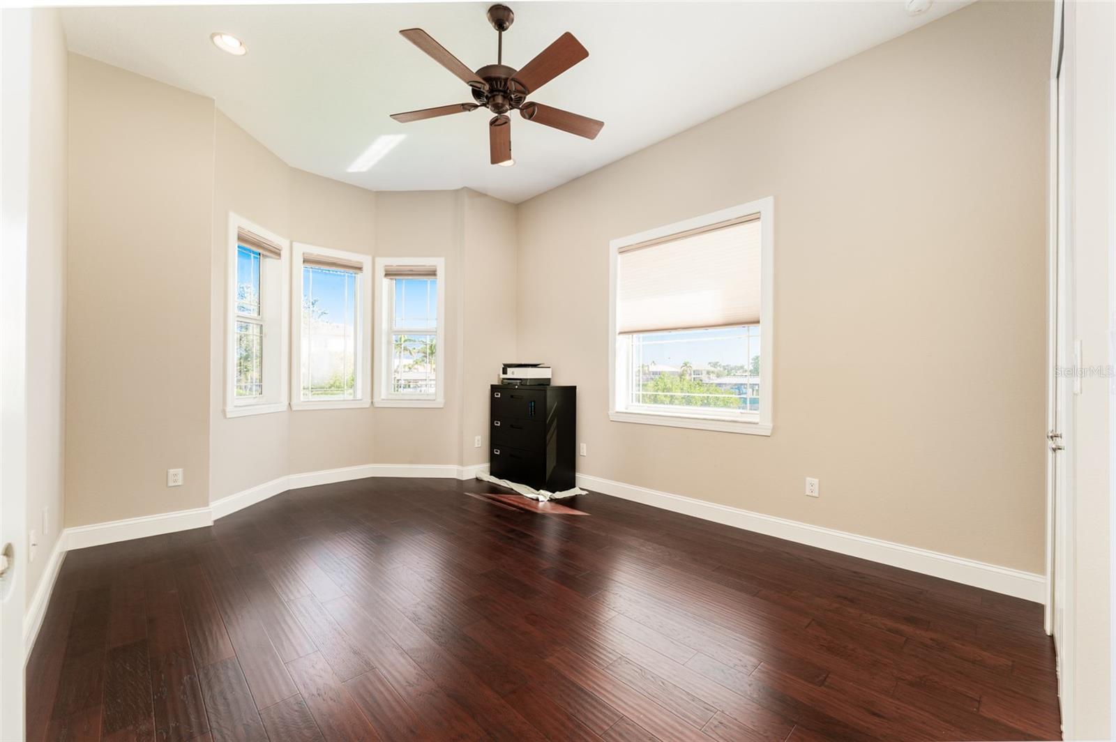 Listing photo id 36 for 819 Birdie Way