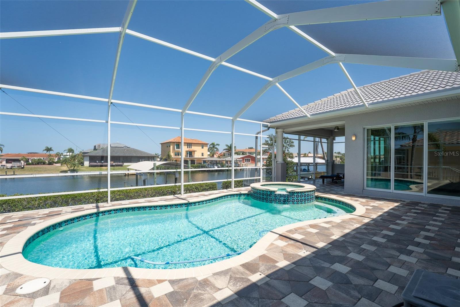 Listing photo id 41 for 819 Birdie Way