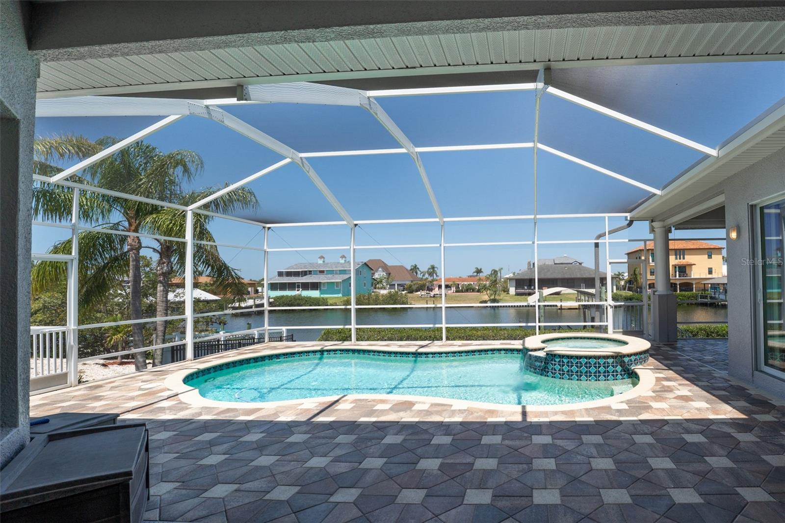 Listing photo id 42 for 819 Birdie Way