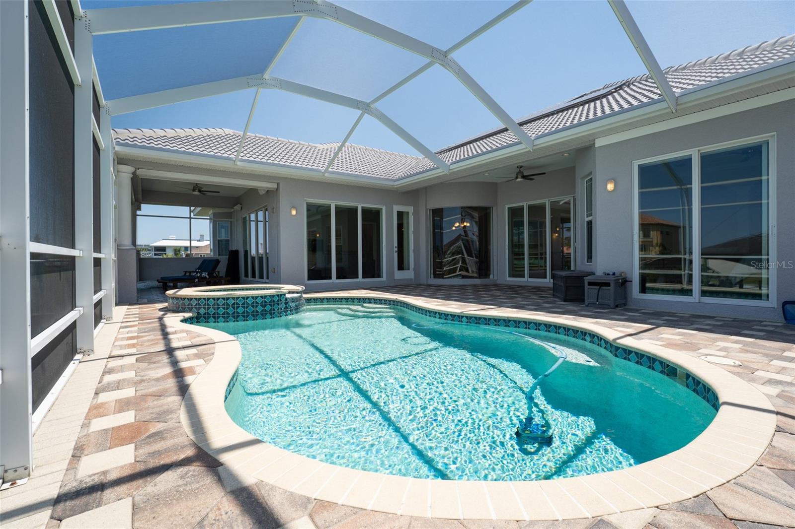 Listing photo id 46 for 819 Birdie Way