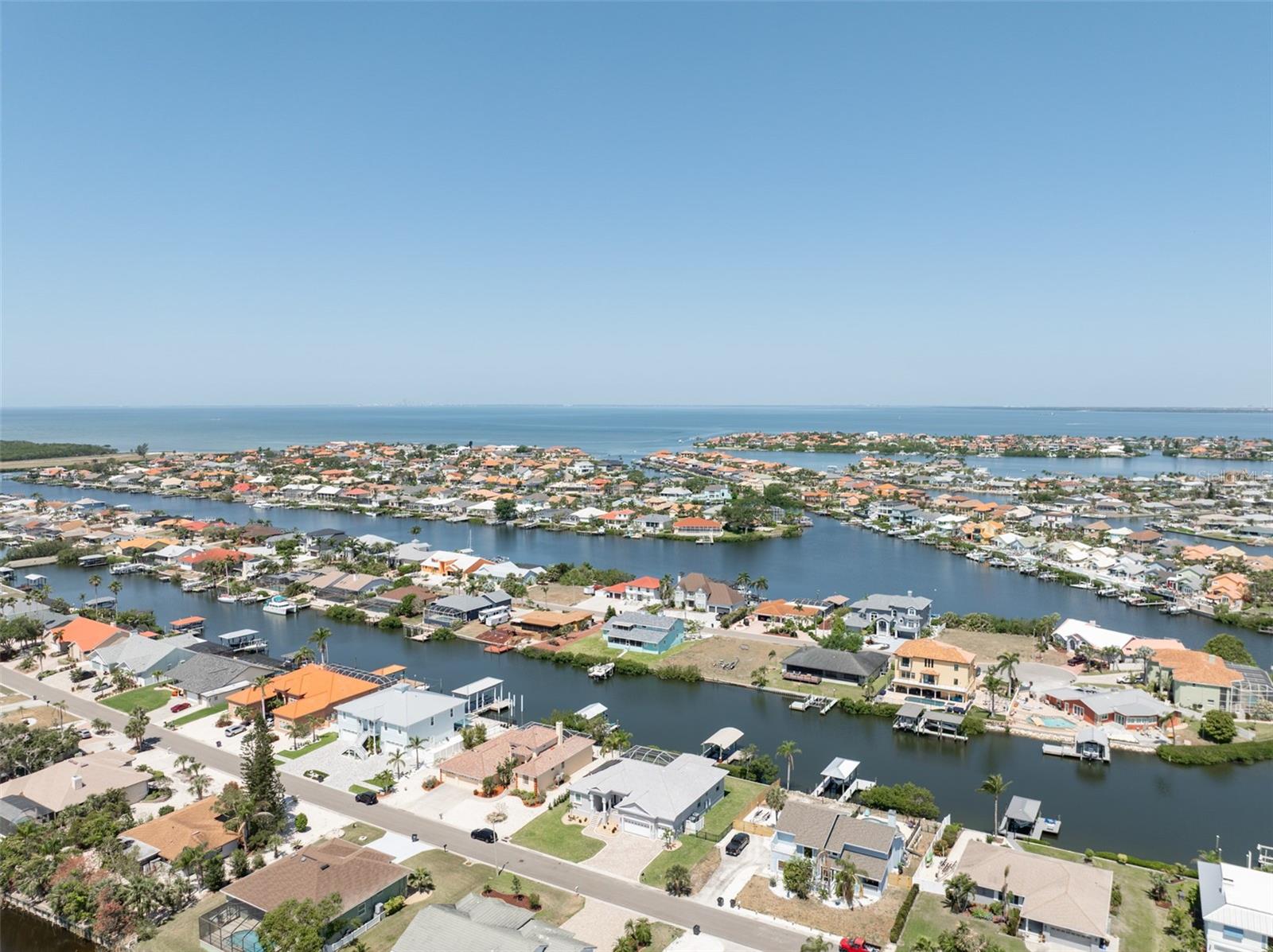 Listing photo id 3 for 819 Birdie Way