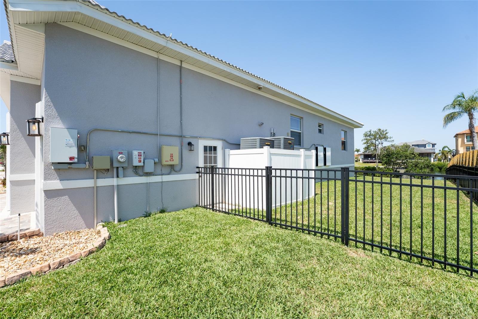 Listing photo id 54 for 819 Birdie Way