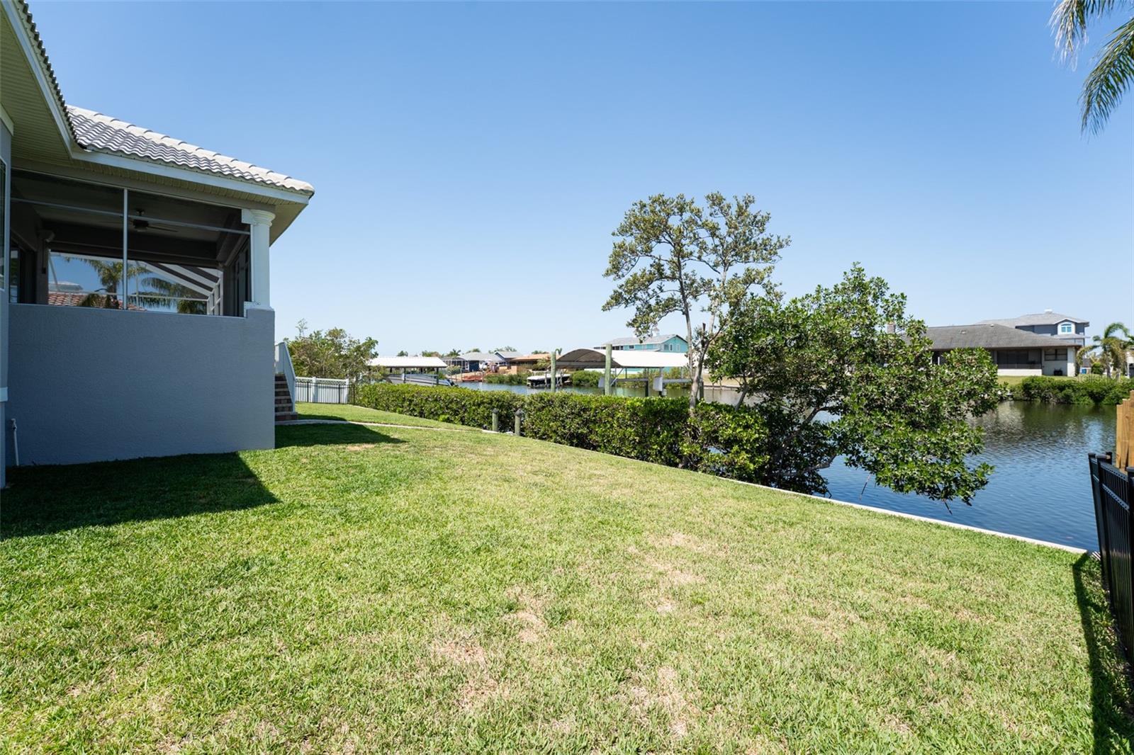 Listing photo id 57 for 819 Birdie Way