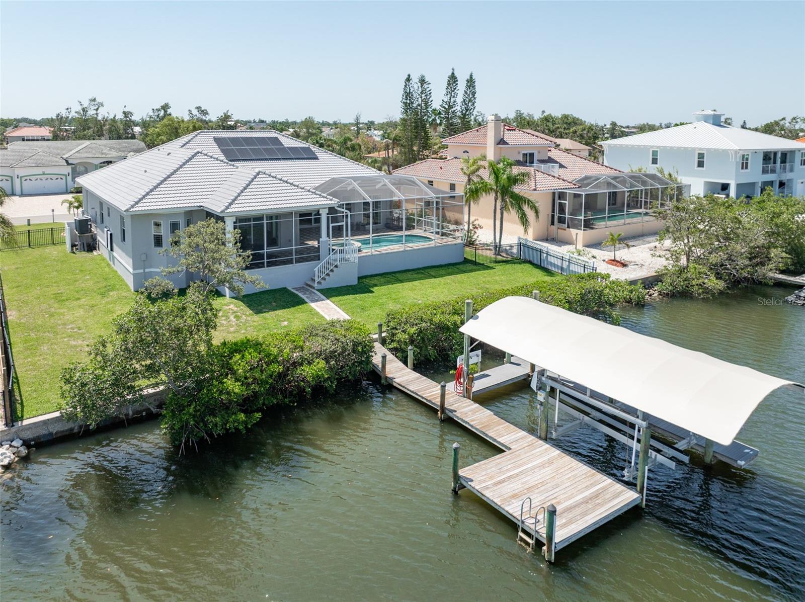 Listing photo id 4 for 819 Birdie Way