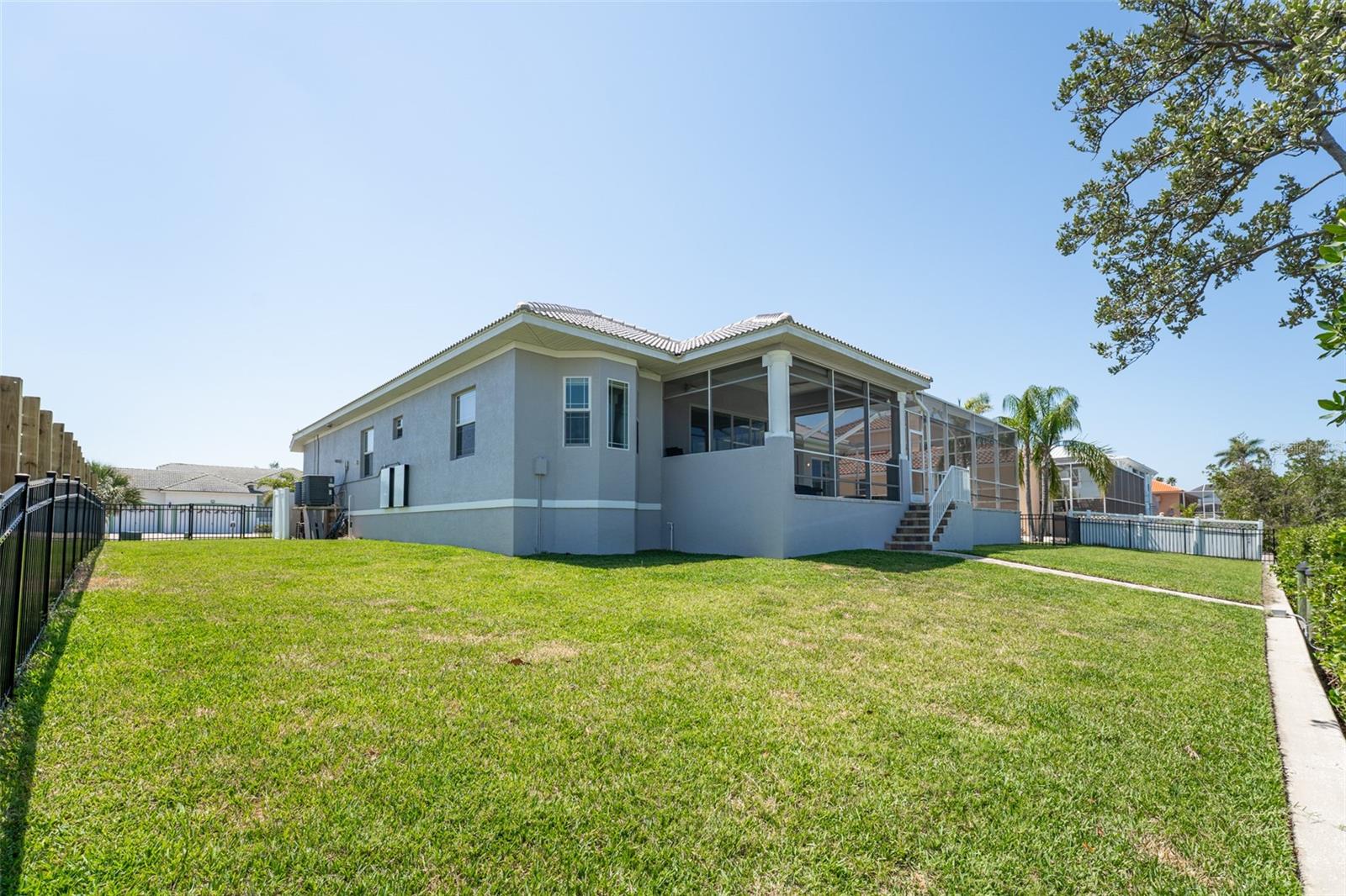 Listing photo id 58 for 819 Birdie Way