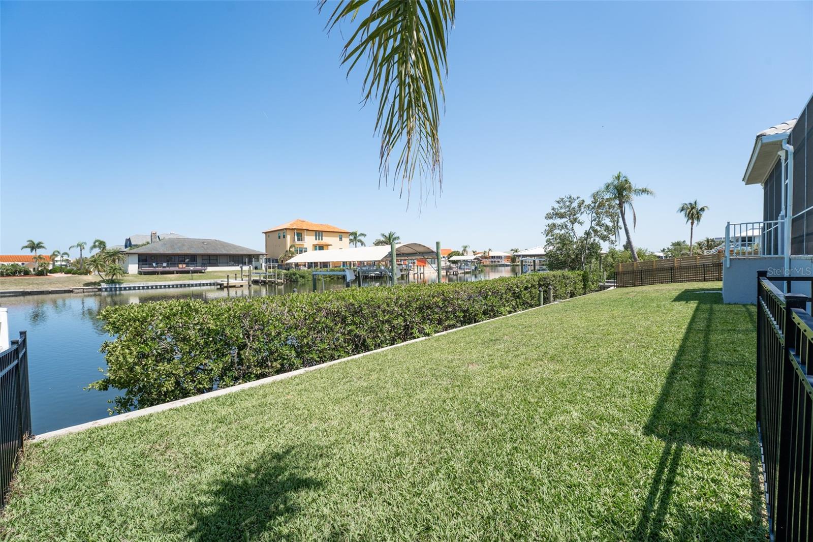 Listing photo id 61 for 819 Birdie Way