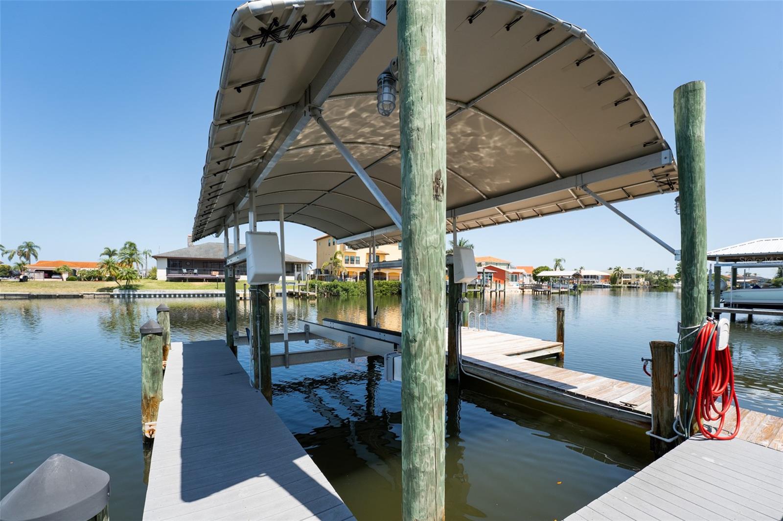 Listing photo id 64 for 819 Birdie Way