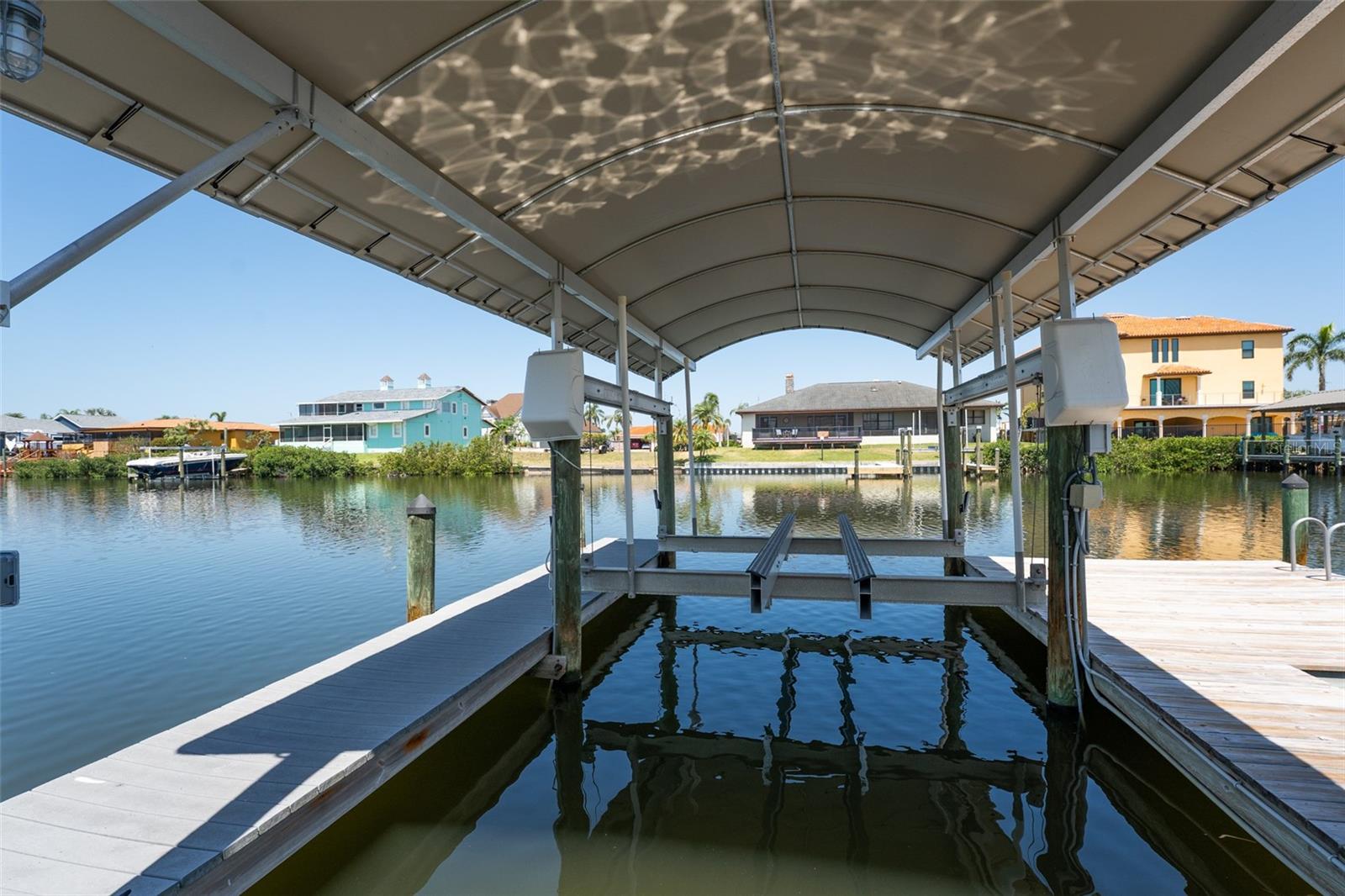Listing photo id 67 for 819 Birdie Way