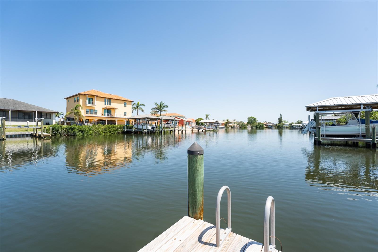 Listing photo id 68 for 819 Birdie Way