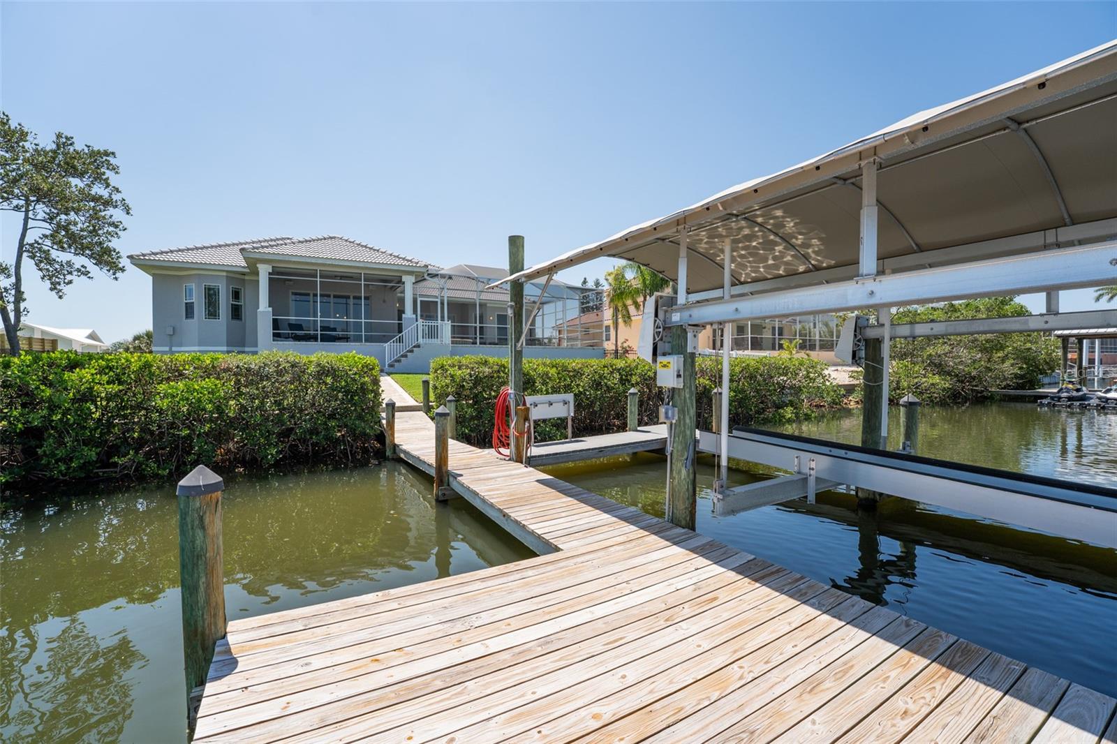 Listing photo id 70 for 819 Birdie Way