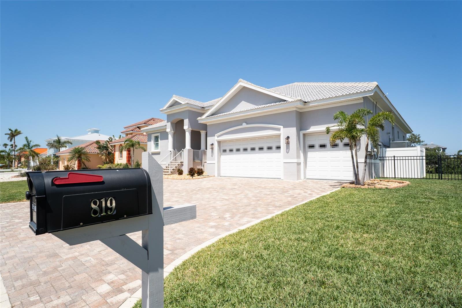 Listing photo id 6 for 819 Birdie Way